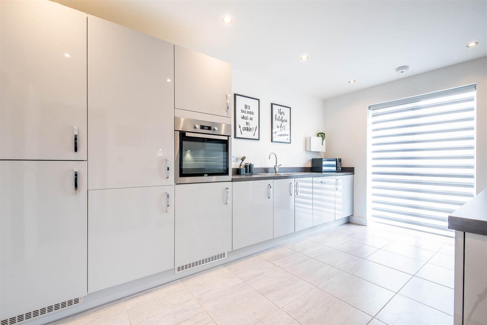 3 bed property in Fern Crescent, Blackburn